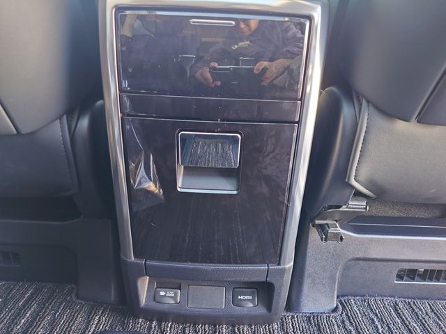 TOYOTA ALPHARD hybrid 4WD 2022