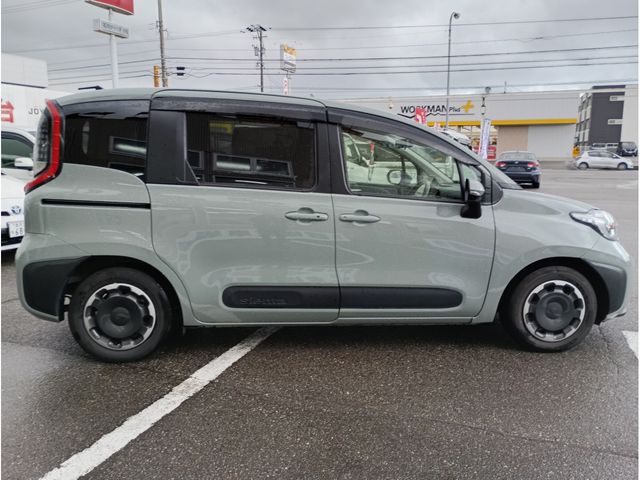 TOYOTA SIENTA HYBRID 2023