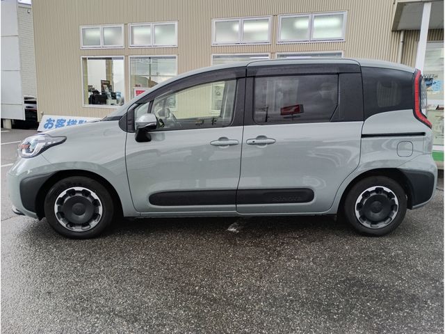 TOYOTA SIENTA HYBRID 2023