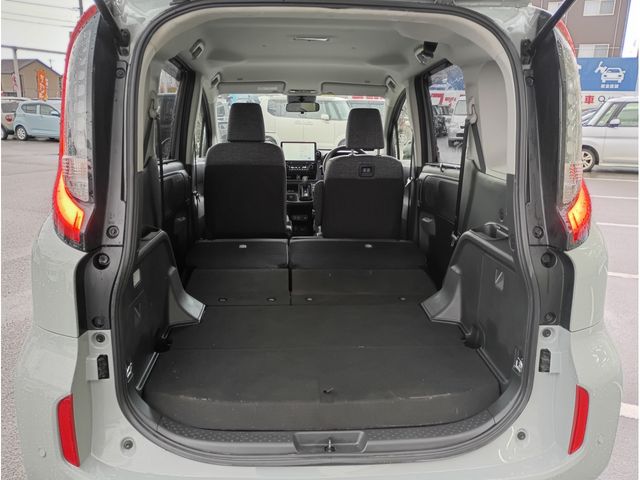 TOYOTA SIENTA HYBRID 2023