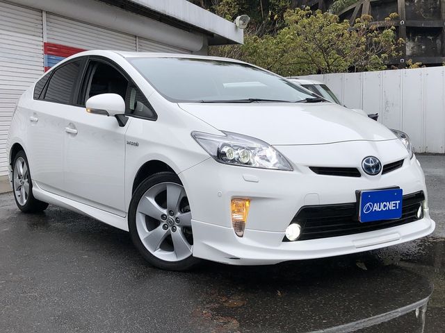 TOYOTA PRIUS 2015
