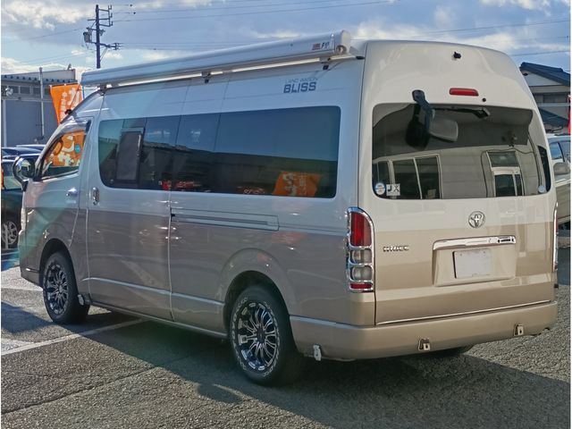 TOYOTA HIACE van 4WD 2010