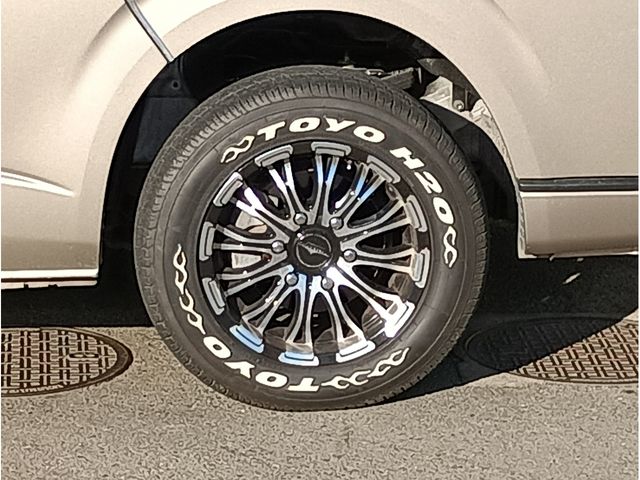 TOYOTA HIACE van 4WD 2010