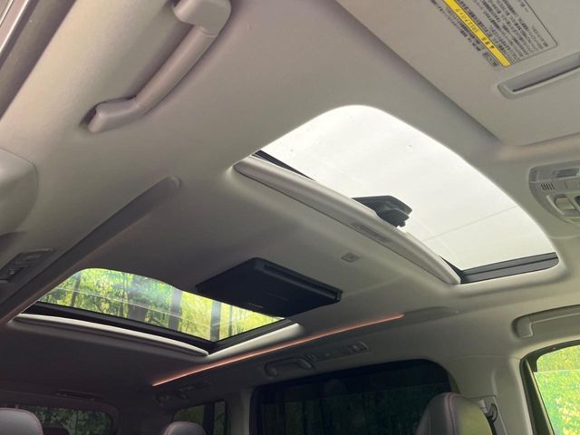 TOYOTA VELLFIRE 2012