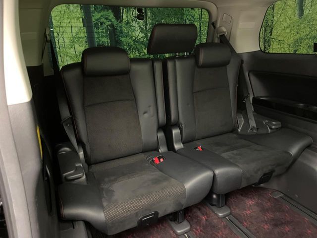 TOYOTA VELLFIRE 2012