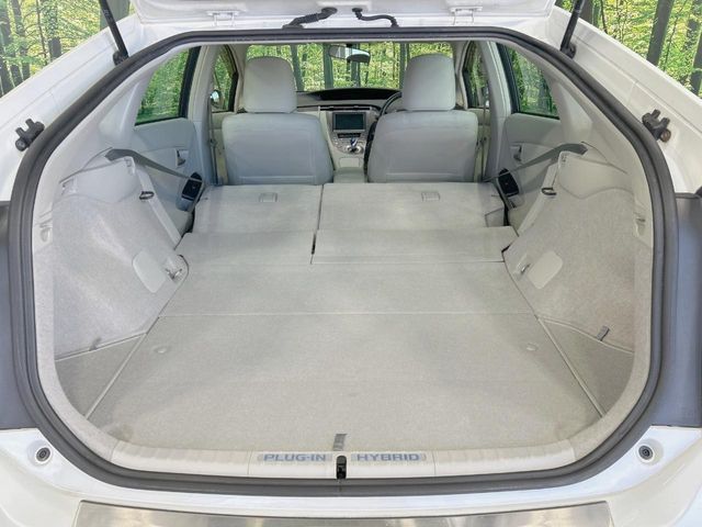 TOYOTA PRIUS PHV 2013