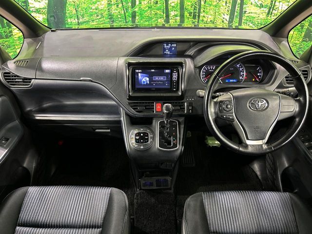 TOYOTA VOXY 2016