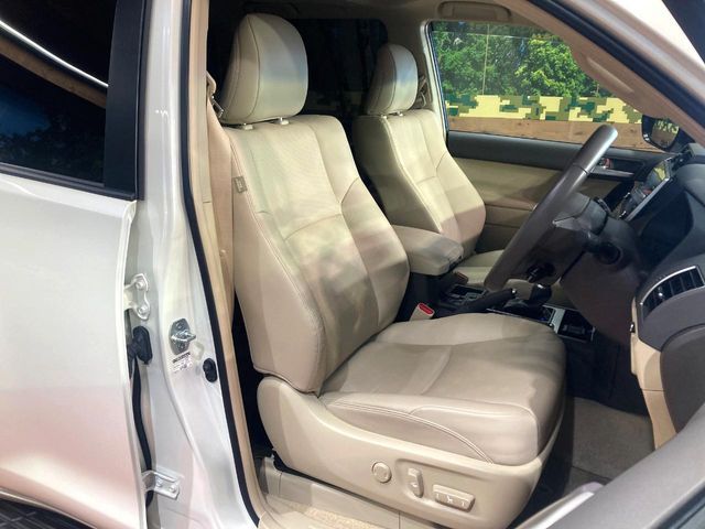 TOYOTA LANDCRUISER PRADO 2023