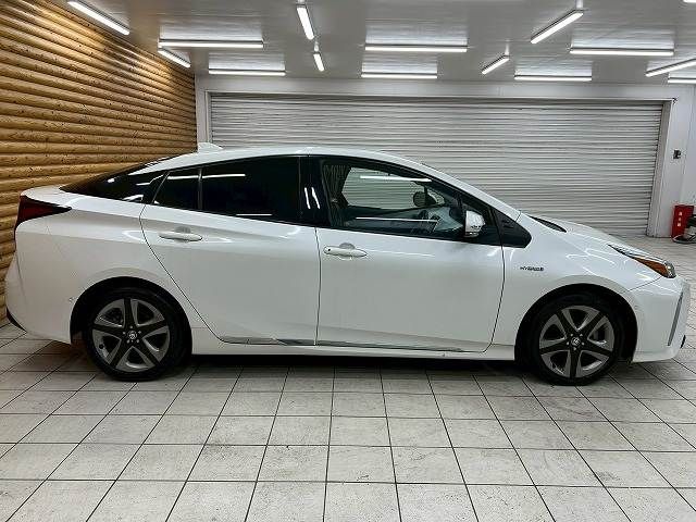 TOYOTA PRIUS 2019