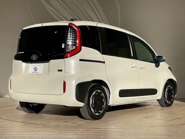 TOYOTA SIENTA HYBRID 2022