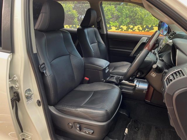 TOYOTA LANDCRUISER PRADO 2017