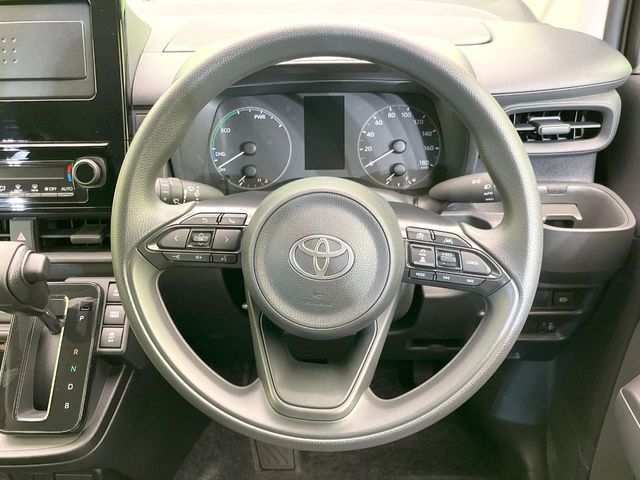 TOYOTA SIENTA HYBRID 2025