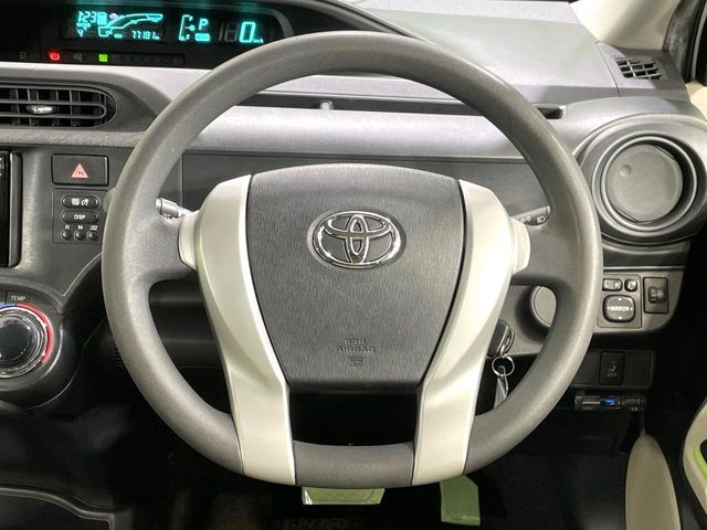 TOYOTA AQUA 2013