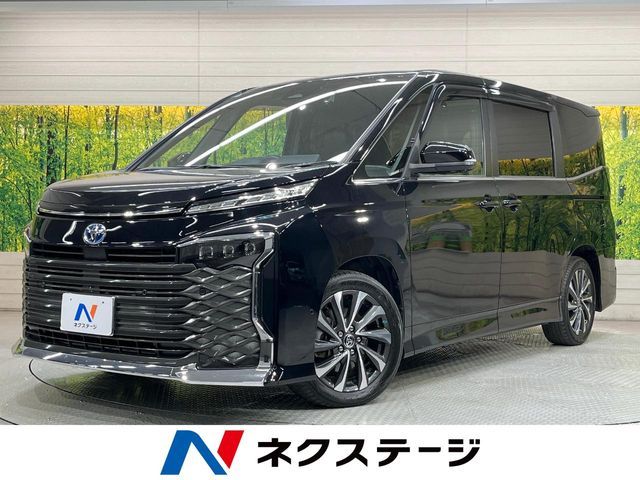 TOYOTA VOXY HYBRID 2022