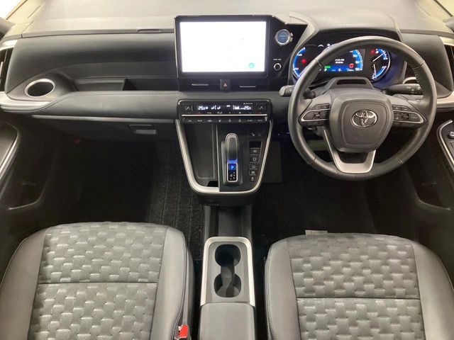 TOYOTA VOXY HYBRID 2022