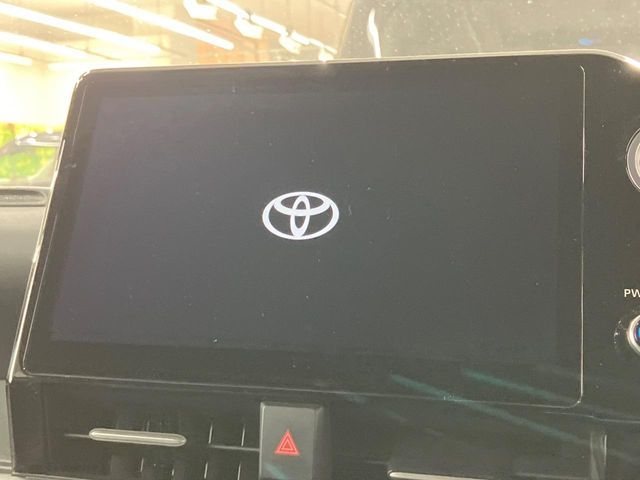 TOYOTA VOXY HYBRID 2022