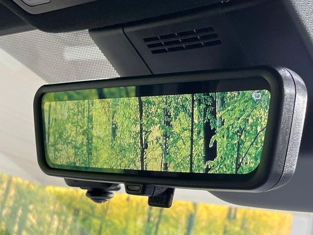 TOYOTA VOXY HYBRID 2022