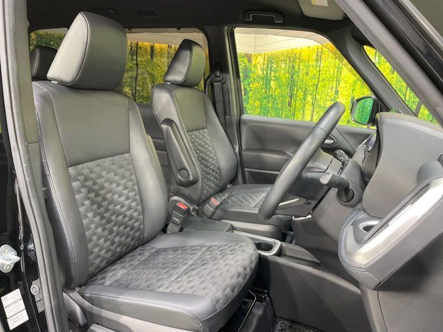 TOYOTA VOXY HYBRID 2022