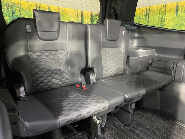 TOYOTA VOXY HYBRID 2022