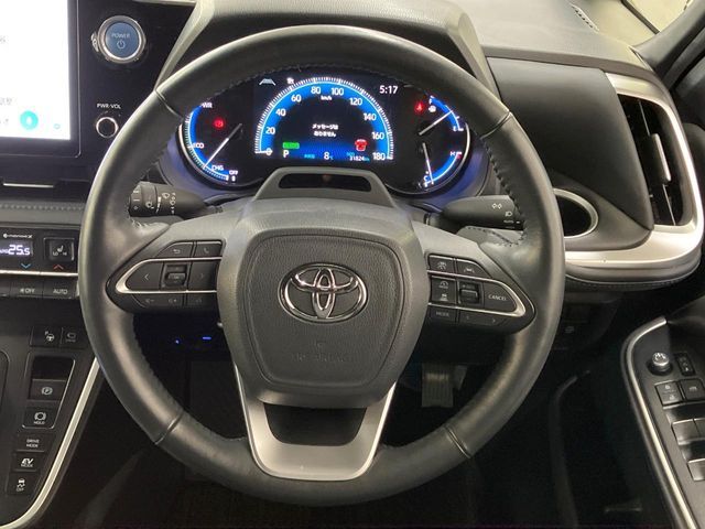 TOYOTA VOXY HYBRID 2022