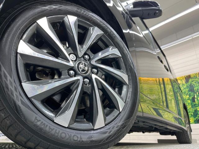 TOYOTA VOXY HYBRID 2022