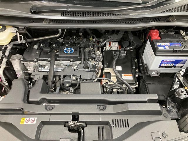 TOYOTA VOXY HYBRID 2022