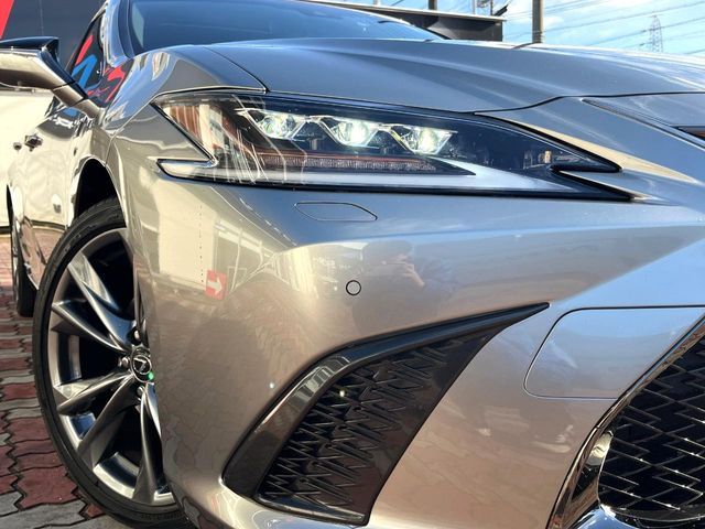 TOYOTA LEXUS ES300h 2021