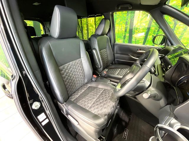 TOYOTA VOXY HYBRID 2024