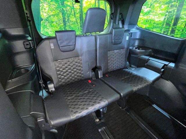 TOYOTA VOXY HYBRID 2024