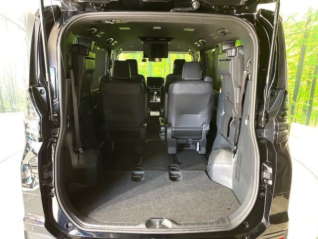 TOYOTA VOXY HYBRID 2024