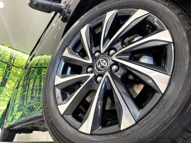 TOYOTA VOXY HYBRID 2024