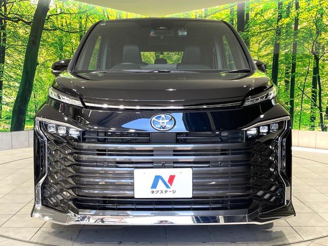 TOYOTA VOXY HYBRID 2024