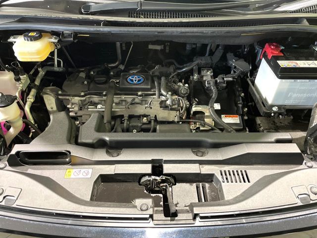 TOYOTA VOXY HYBRID 2024