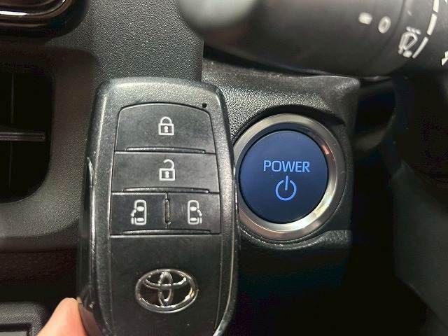 TOYOTA SIENTA HYBRID 2023