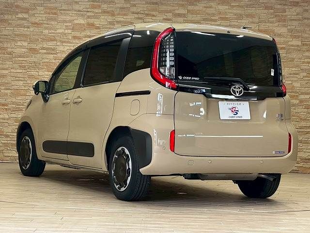 TOYOTA SIENTA HYBRID 2023