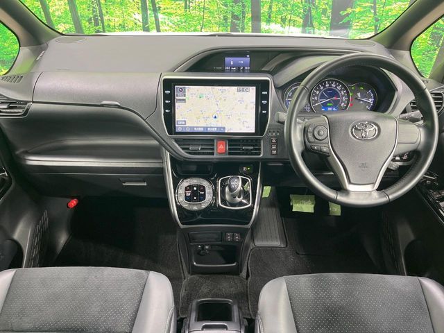 TOYOTA VOXY HYBRID 2020