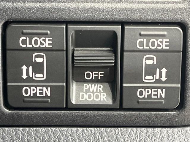 TOYOTA VOXY HYBRID 2020