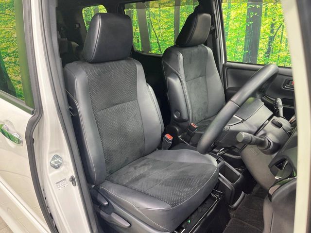 TOYOTA VOXY HYBRID 2020