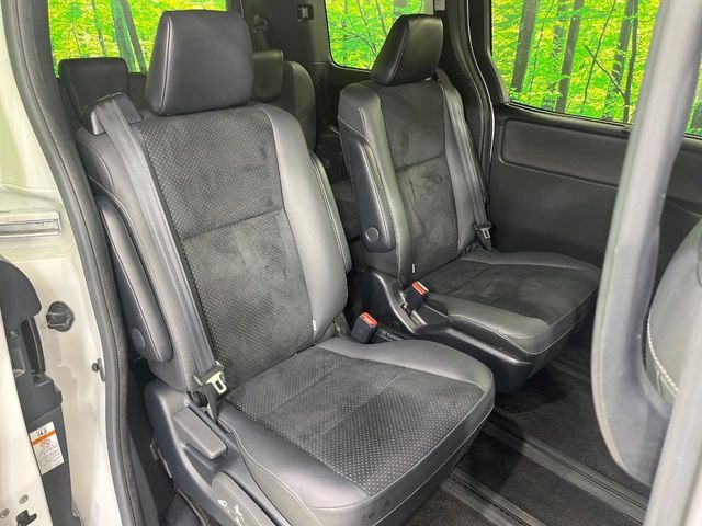 TOYOTA VOXY HYBRID 2020