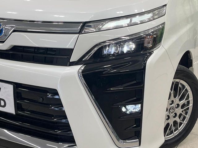 TOYOTA VOXY HYBRID 2020