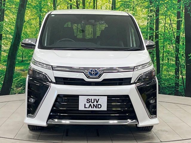 TOYOTA VOXY HYBRID 2020