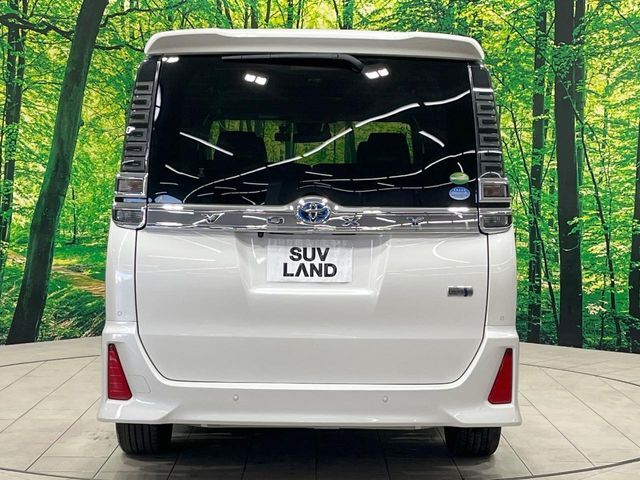 TOYOTA VOXY HYBRID 2020