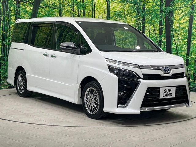 TOYOTA VOXY HYBRID 2020
