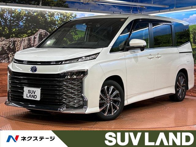 TOYOTA VOXY HYBRID 2023