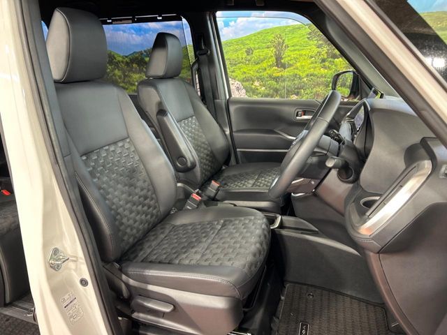 TOYOTA VOXY HYBRID 2023