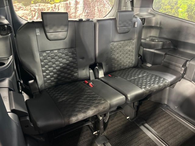 TOYOTA VOXY HYBRID 2023