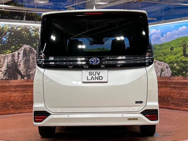 TOYOTA VOXY HYBRID 2023