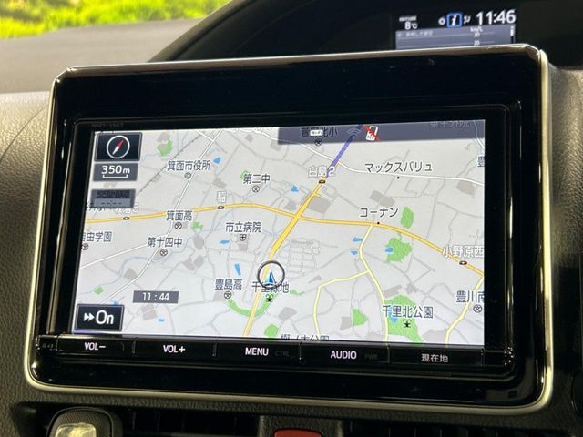 TOYOTA NOAH HYBRID 2017