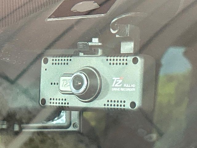 TOYOTA NOAH HYBRID 2017