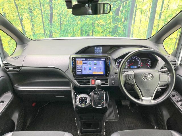 TOYOTA NOAH 2016
